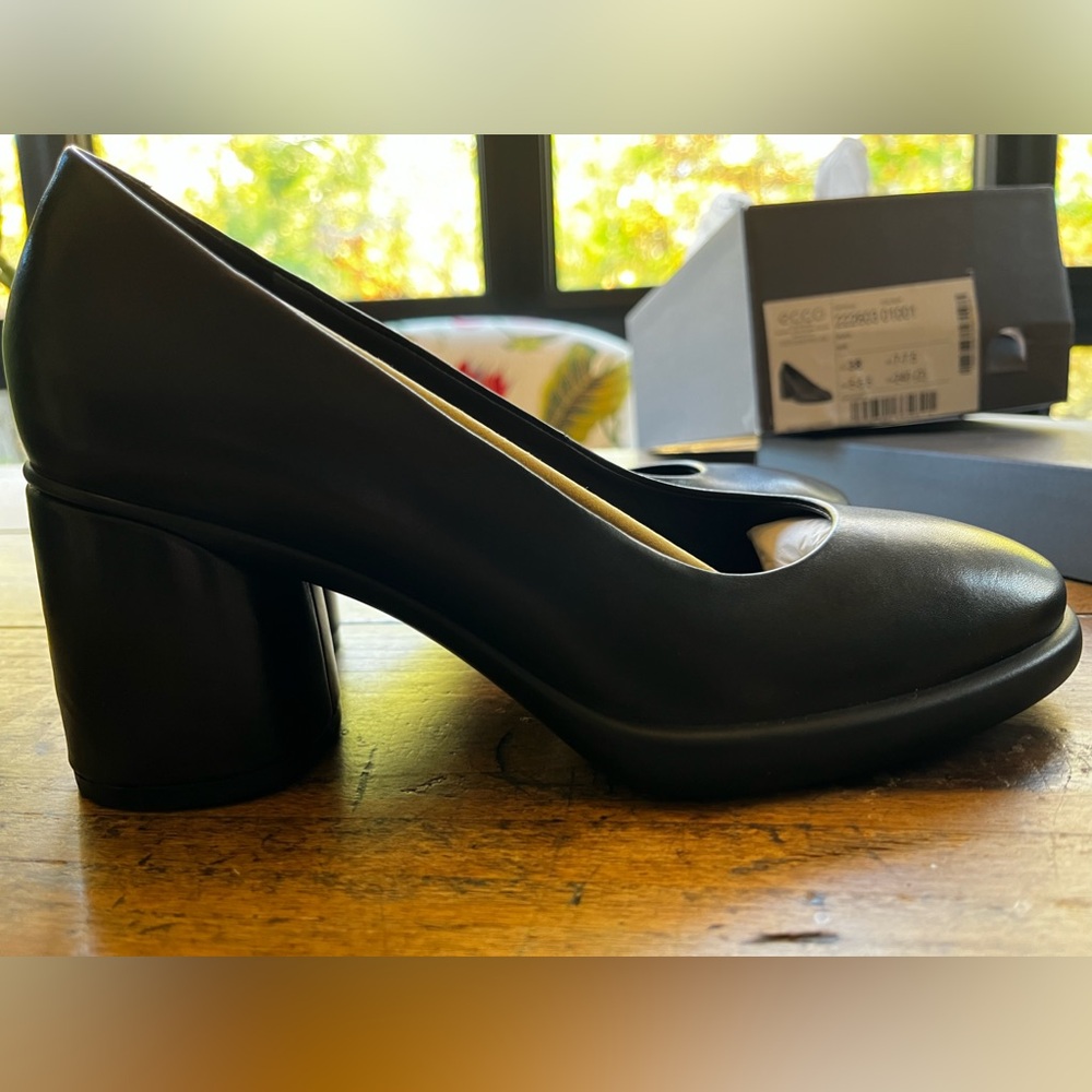 Ecco Sculpted block heel pump Lx55